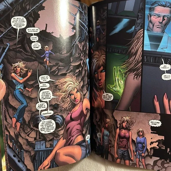 ☄️2/$15☄️Marvel X-Men Phoenix Warsong Comic - Picture 5 of 6